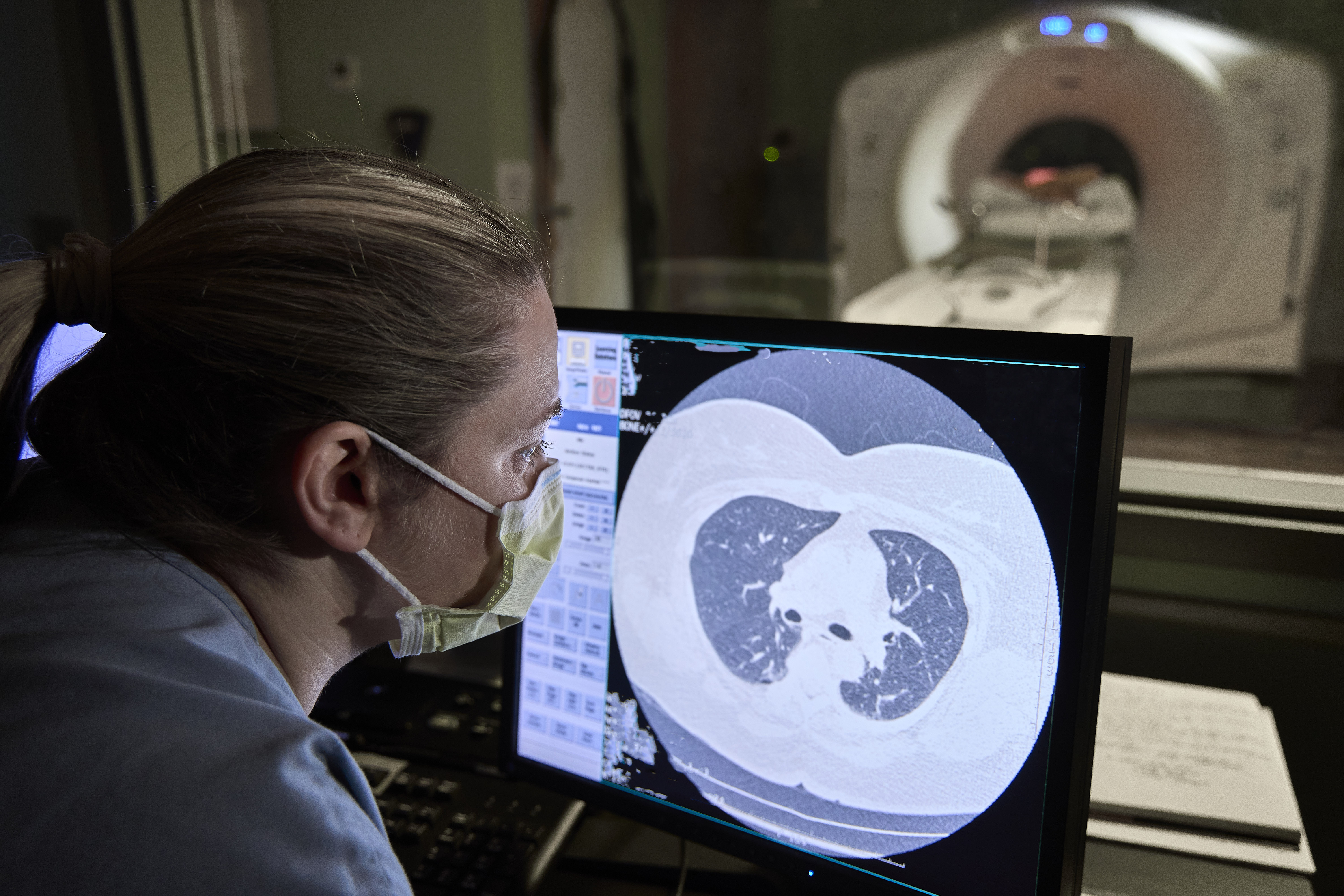 A Temple radiology professional reads a patient's lung scan